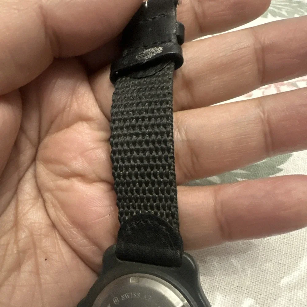 Vintage VICTORINOX SWISS ARMY Men's 40mm Black Watch SWISS MADE Untested As Is